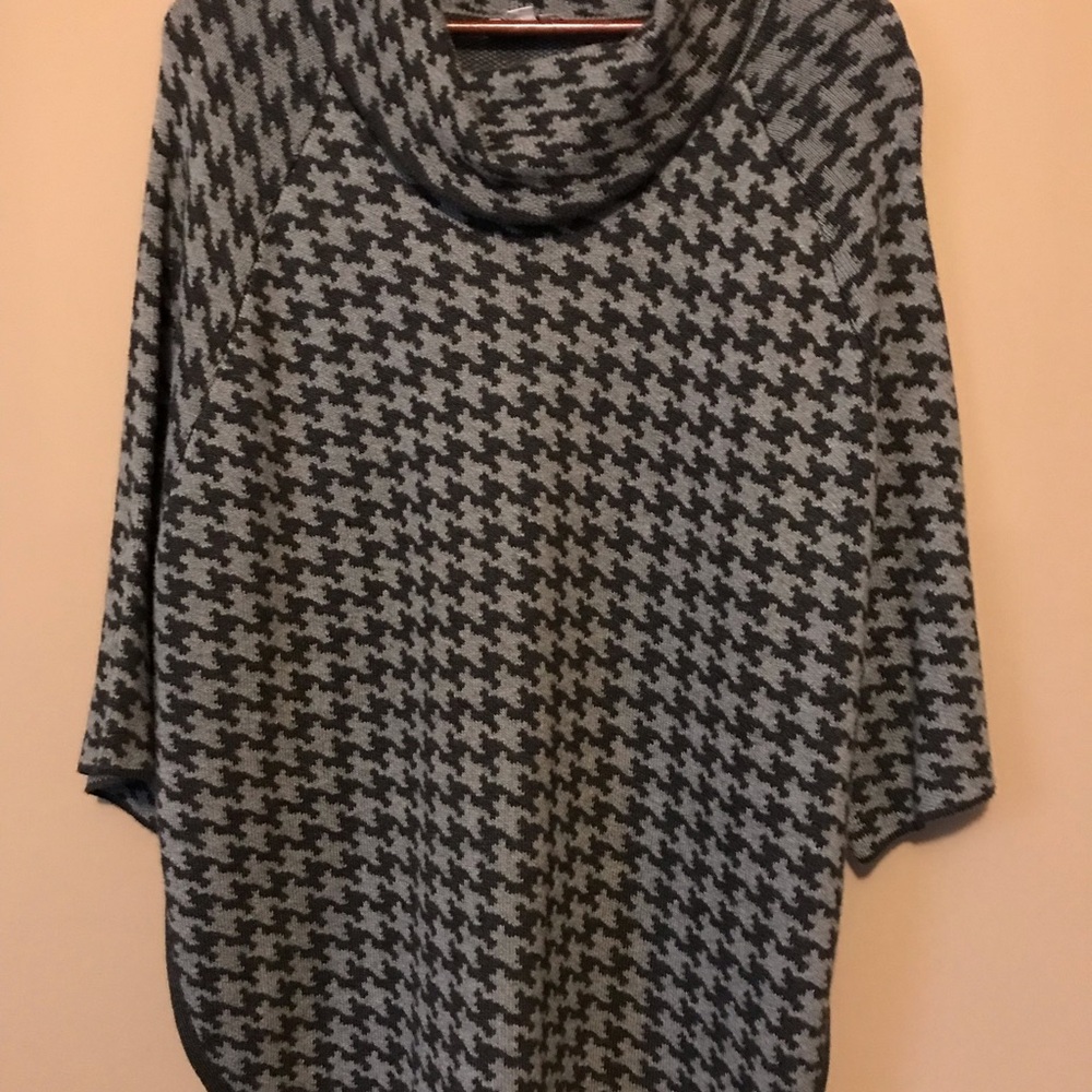LOFT Black and Gray Houndstooth Poncho